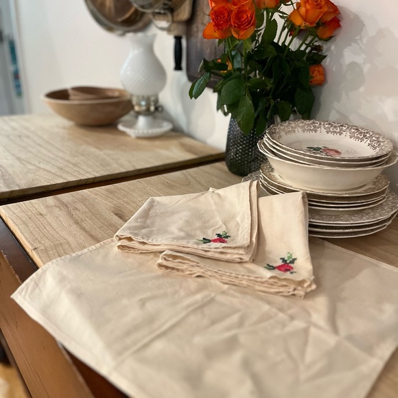 Vintage Set of 6 Embroidered Linen Napkins - Picture 11 of 14